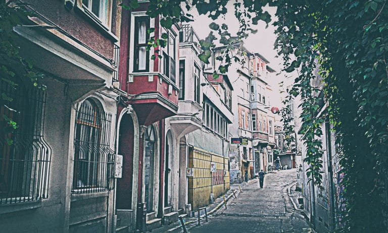 Top Reasons to Visit Çukurcuma Antiques & Cafe for Art and Coffee Lovers